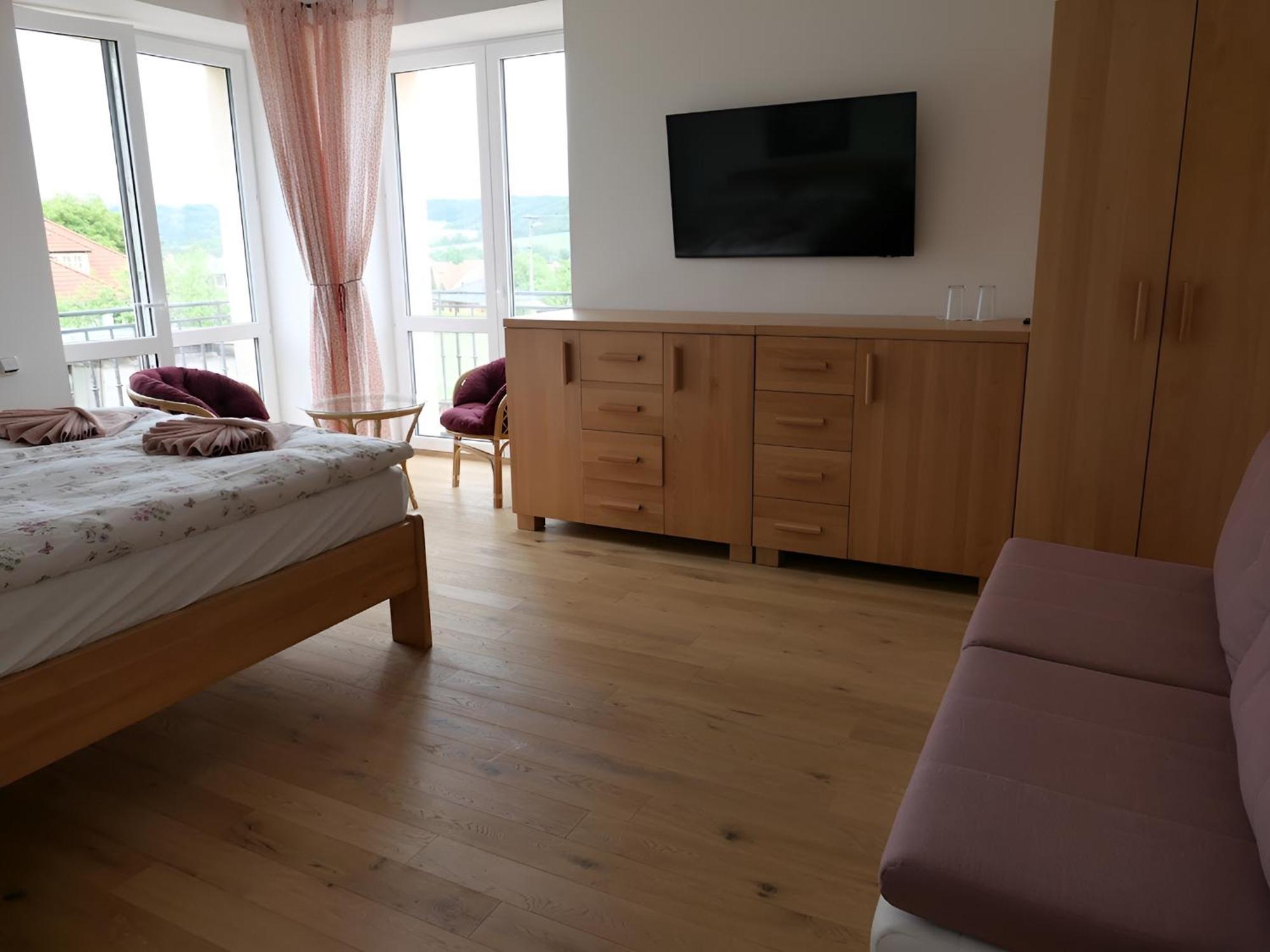 Penzion Renesance Drnovice  Экстерьер фото